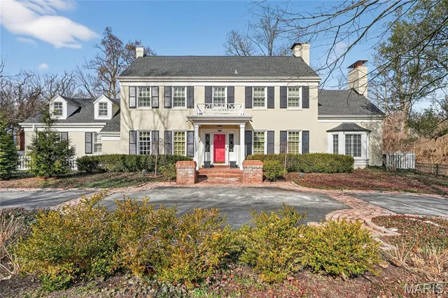 44 Picardy Ln, Saint Louis, MO 63124