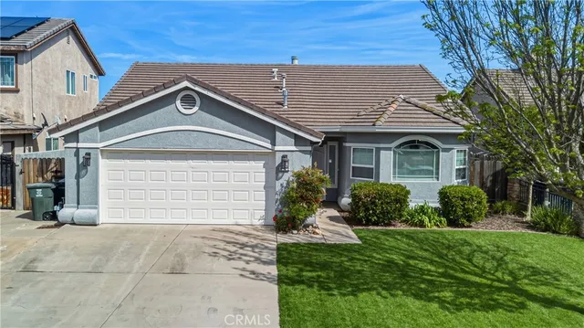 842 Cedar Ln, Livingston, CA 95334