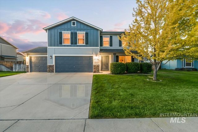 700 SW Nugget St, Mountain Home, ID 83647
