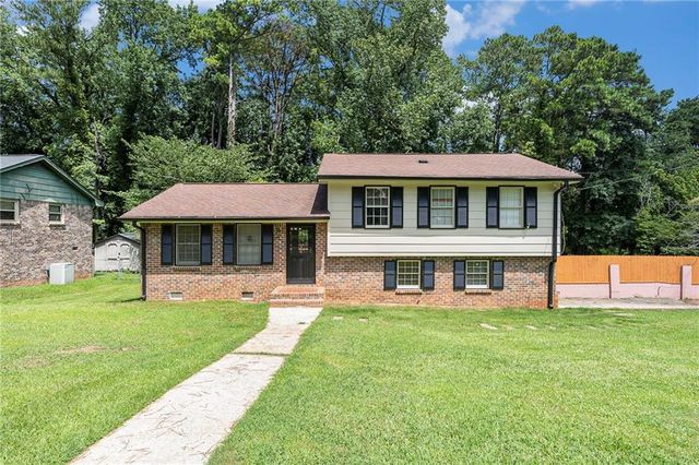 1638 Dellwood Cir, Lake City, GA 30260