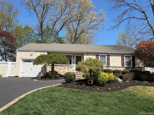 3 Norma Lane, Kings Park, NY 11754