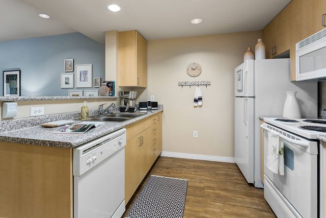 265 S  Arroyo Pkwy #1-202, Pasadena, CA 91105