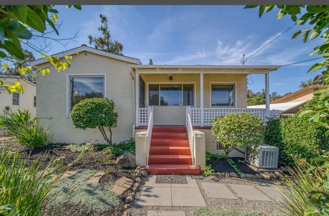 8125 Earl Street, Oakland, CA 94605