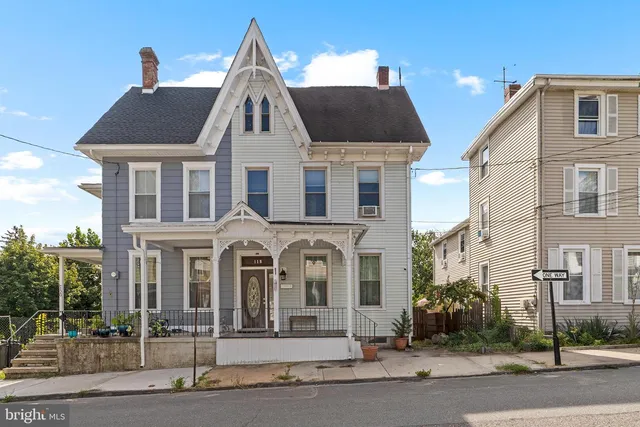 118 Pearl St, Mount Holly, NJ 08060