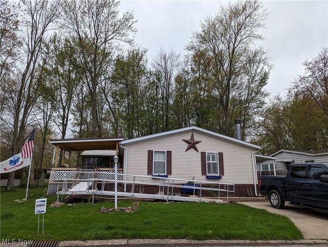 267 Twin Lakes Dr, Elyria, OH 44035