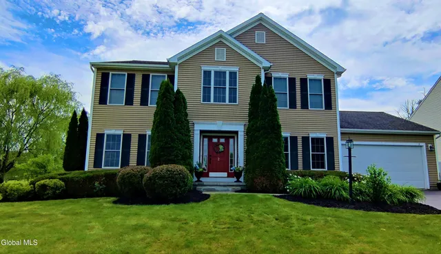 2 Robin Hill Road, Mechanicville, NY 12118