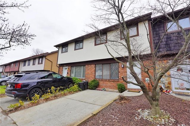 166 Rolling Hill Grn, Staten Island, NY 10312