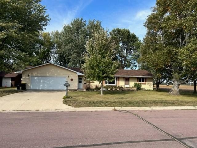306 9th St, Westbrook, MN 56183