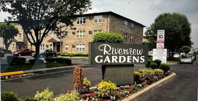 100 Riverview Ct   #100, Secaucus, NJ 07094