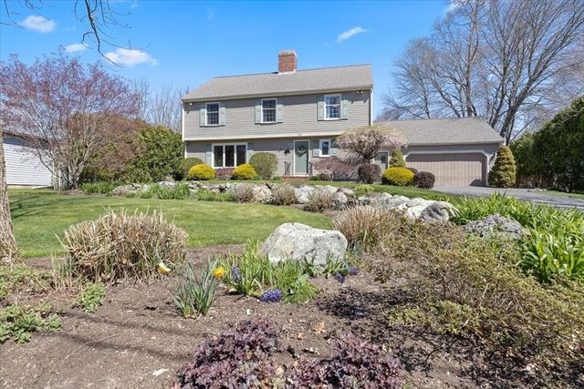 173 Country Dr, Somerset, MA 02726