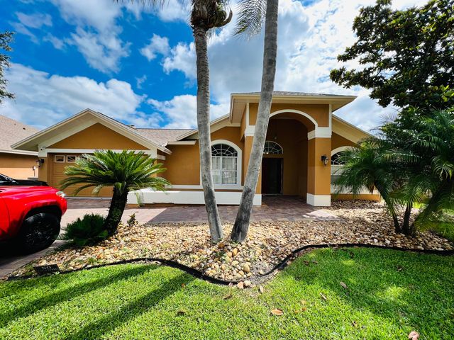 3909 Yellow Finch Ln, Lutz, FL 33558