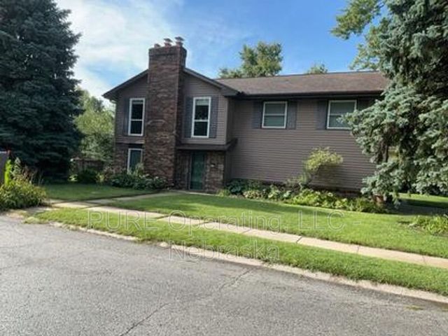 10821 Curtis Avenue Cir, Omaha, NE 68164