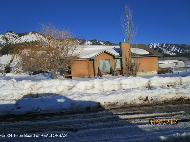 223 Butte Dr, Star Valley Ranch, WY 83127