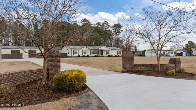 3905 Hudsons Crossroads Road, Greenville, NC 27858