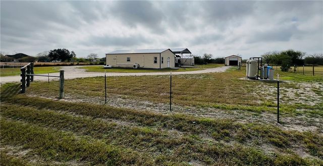 202 County Road 3061, Orange Grove, TX 78372