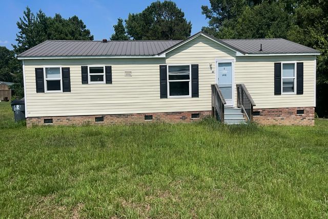 47 Valley Acres Dr, Whiteville, NC 28472
