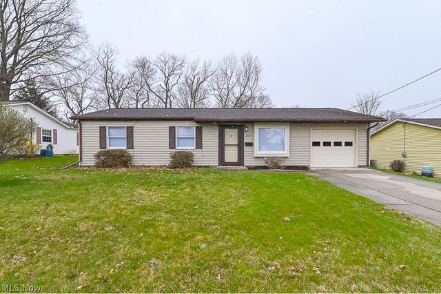 3686 Hiwood Ave, Stow, OH 44224