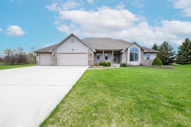 4891 White Swan DRIVE, West Bend, WI 53095