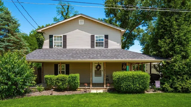 5558 Alder Dr NE, Thornville, OH 43076