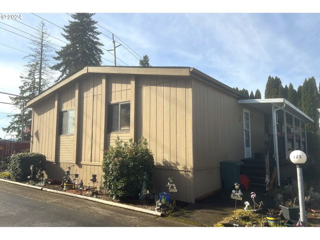 18485 SW Pacific Dr #122, Tualatin, OR 97062