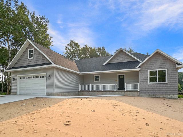 419 S  32nd St, Escanaba, MI 49829