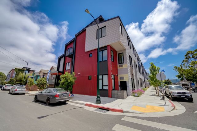 D1 Plan in Hannah Row, Oakland, CA 94608
