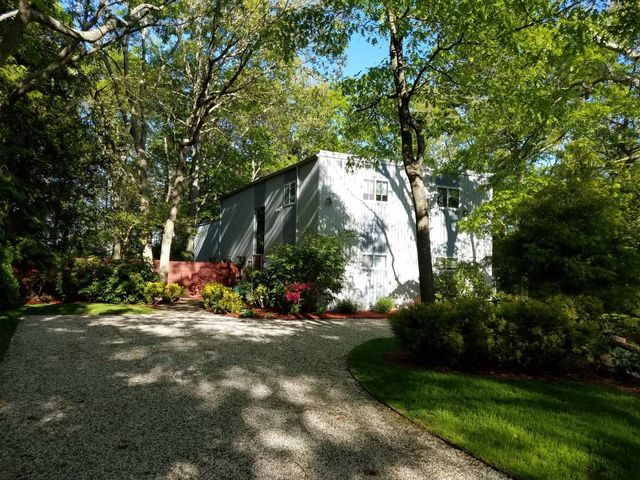73 Spinney Rd, East Quogue, NY 11942