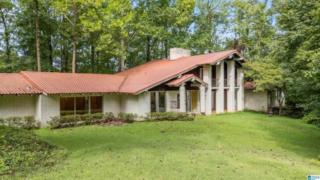 425 Poplar Cir, Gardendale, AL 35071