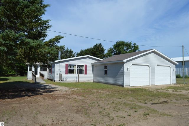7657 Blake Ave NW, Rapid City, MI 49676
