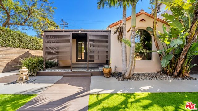 560 N  Flores St, West Hollywood, CA 90048
