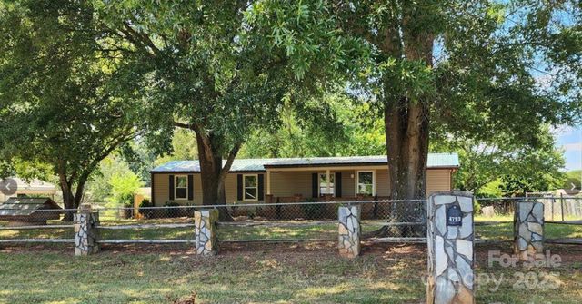 4793 Panama Dr, Conover, NC 28613