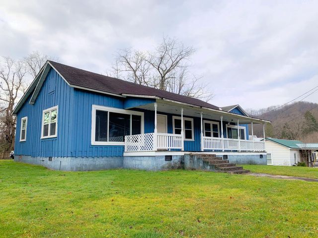324 Church St, Ansted, WV 25812