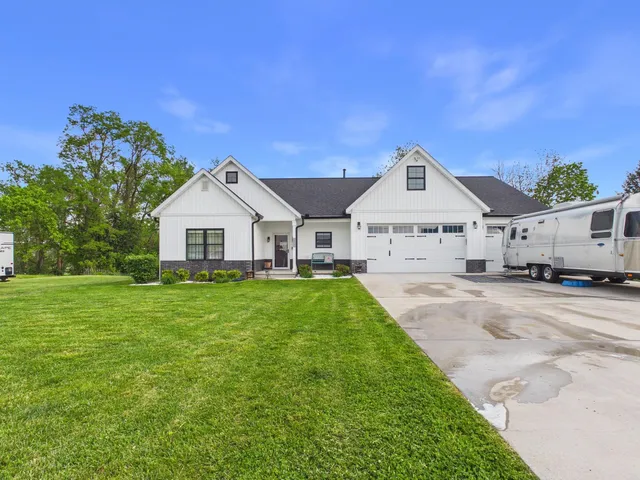 403 Riverside Dr, Chesapeake, OH 45619