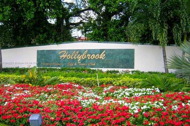 9523 S  Hollybrook Lake Dr #104, Pembroke Pines, FL 33025
