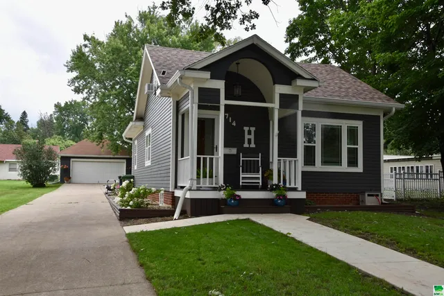 714 7th St, Sibley, IA 51249
