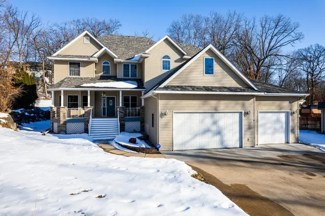 214 Galahad Pl N, Hudson, WI 54016