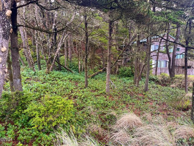 1613 NW Bayshore Dr, Waldport, OR 97394