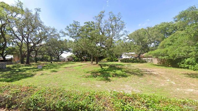 250 Bayshore Dr, Pensacola, FL 32507