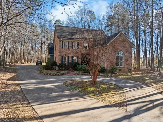 2075 Huntington Woods Dr, Lexington, NC 27295
