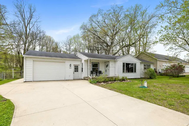 3955 W  Shady Side Rd, Angola, IN 46703