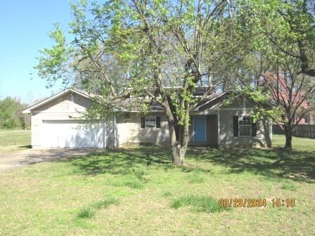 542 Page Dr, Newport, AR 72112