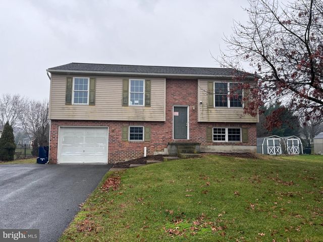 3722 Mountain Shadow Dr, Fayetteville, PA 17222