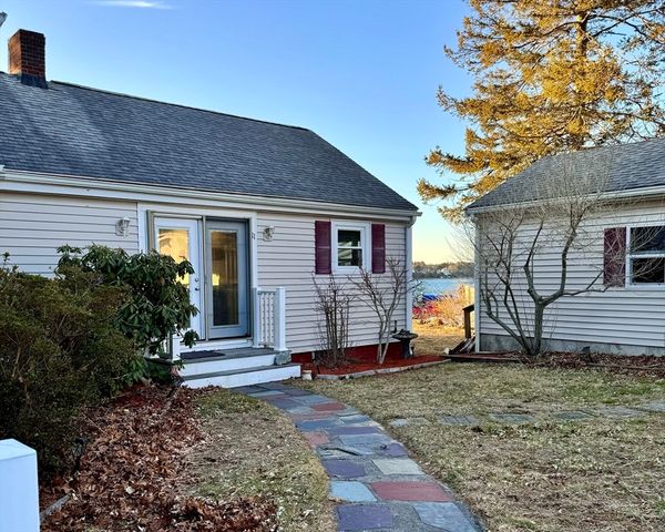 11 Wallace Point Rd, Buzzards Bay, MA 02532