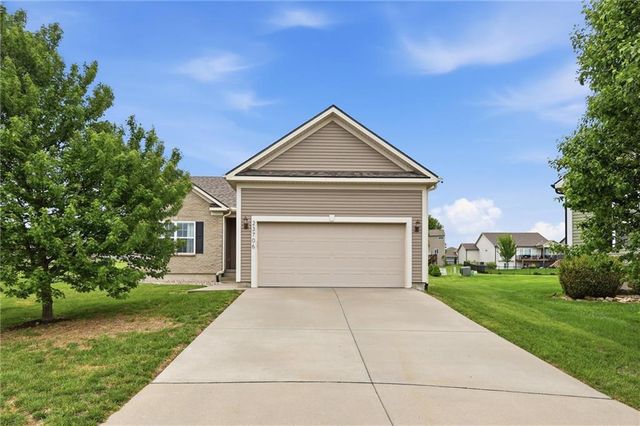 23706 W  88th Ter, Lenexa, KS 66227