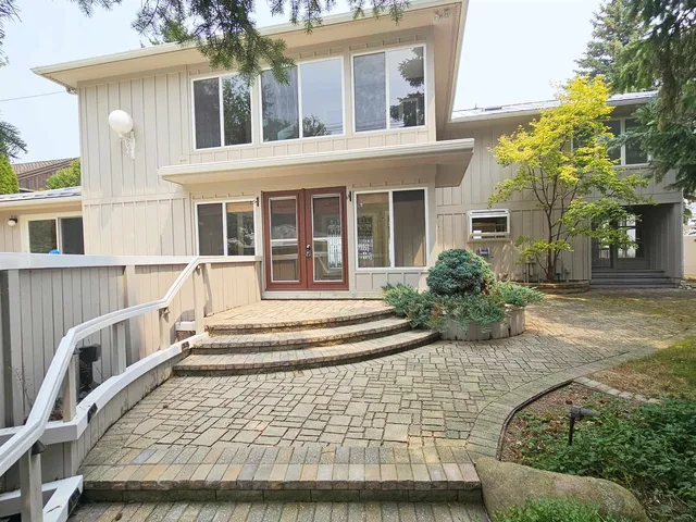 282 Killarney Beach Rd, Bay City, MI 48706