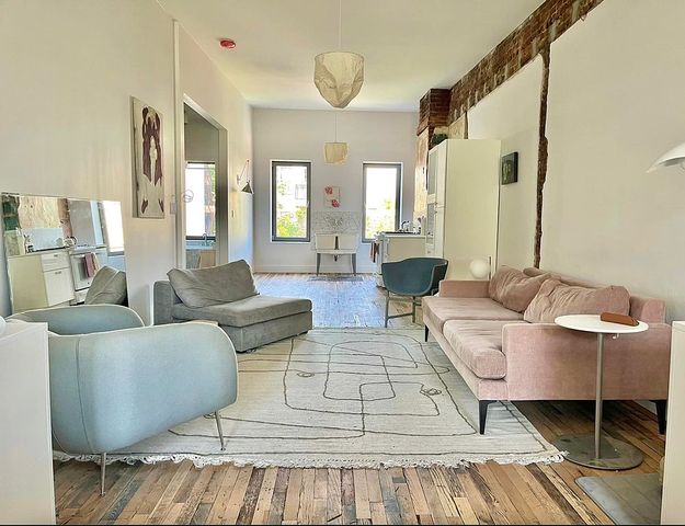 285A Kingsland Ave #2, Brooklyn, NY 11222