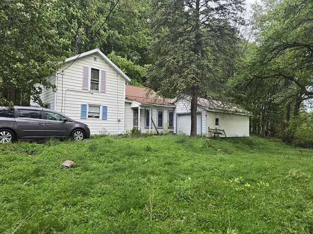 9256 Genesee Rd, East Concord, NY 14055