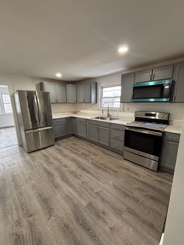 15 Leighton St #2, Manchester, NH 03102