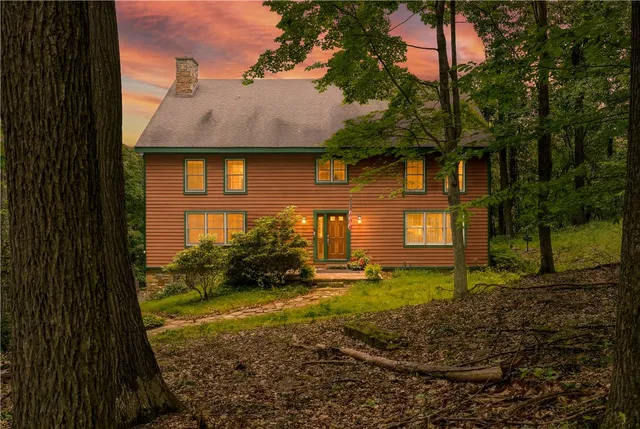 272 Mountain View Rd, Acme, PA 15610