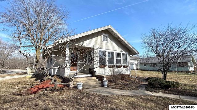 726 1st St SW, Mason City, IA 50401